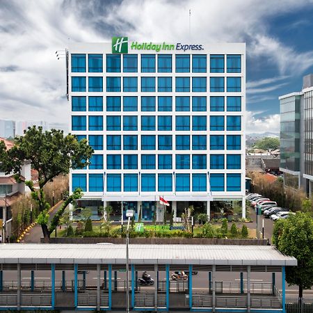 Holiday Inn Express Jakarta Matraman By Ihg Exterior foto