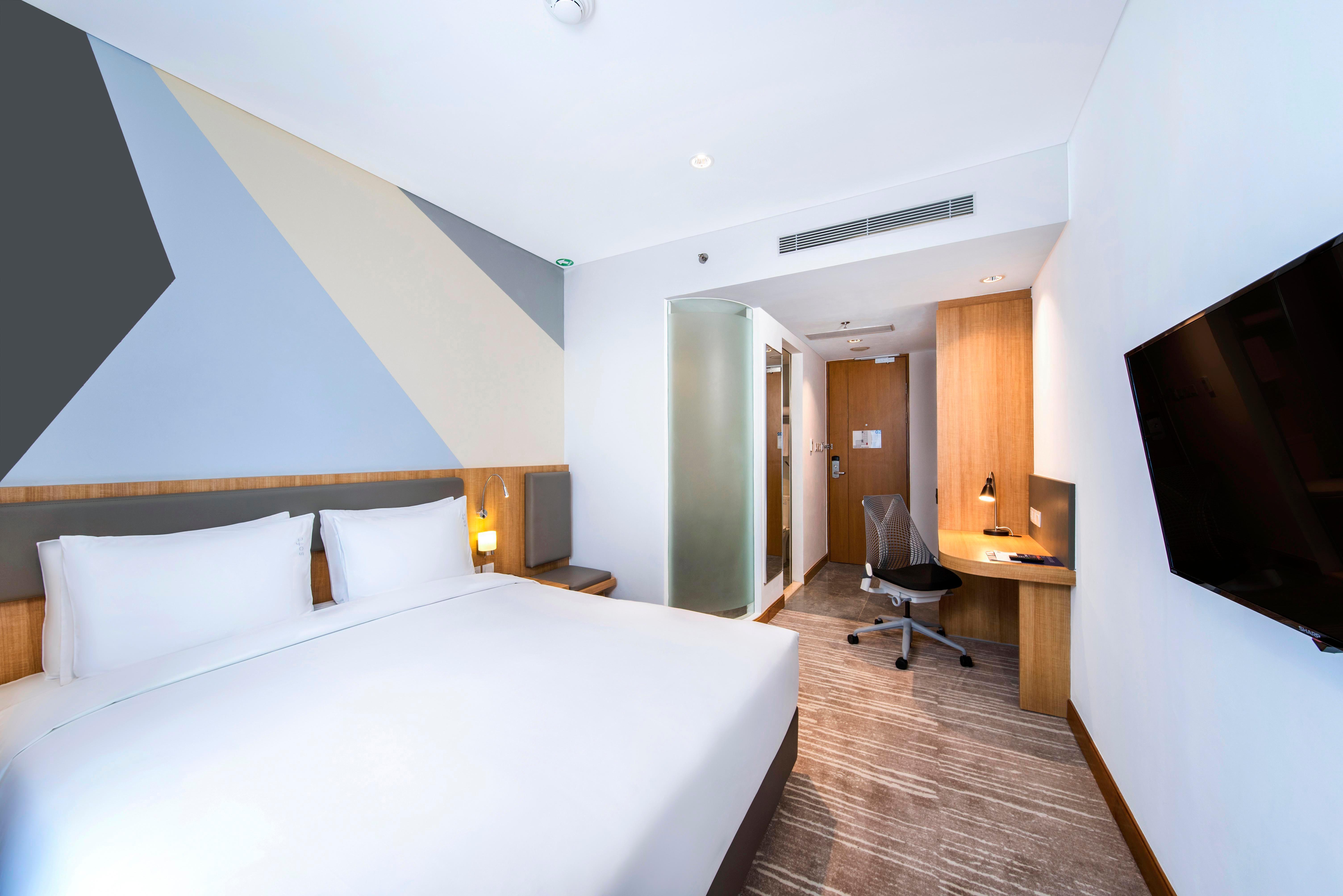 Holiday Inn Express Jakarta Matraman By Ihg Exterior foto