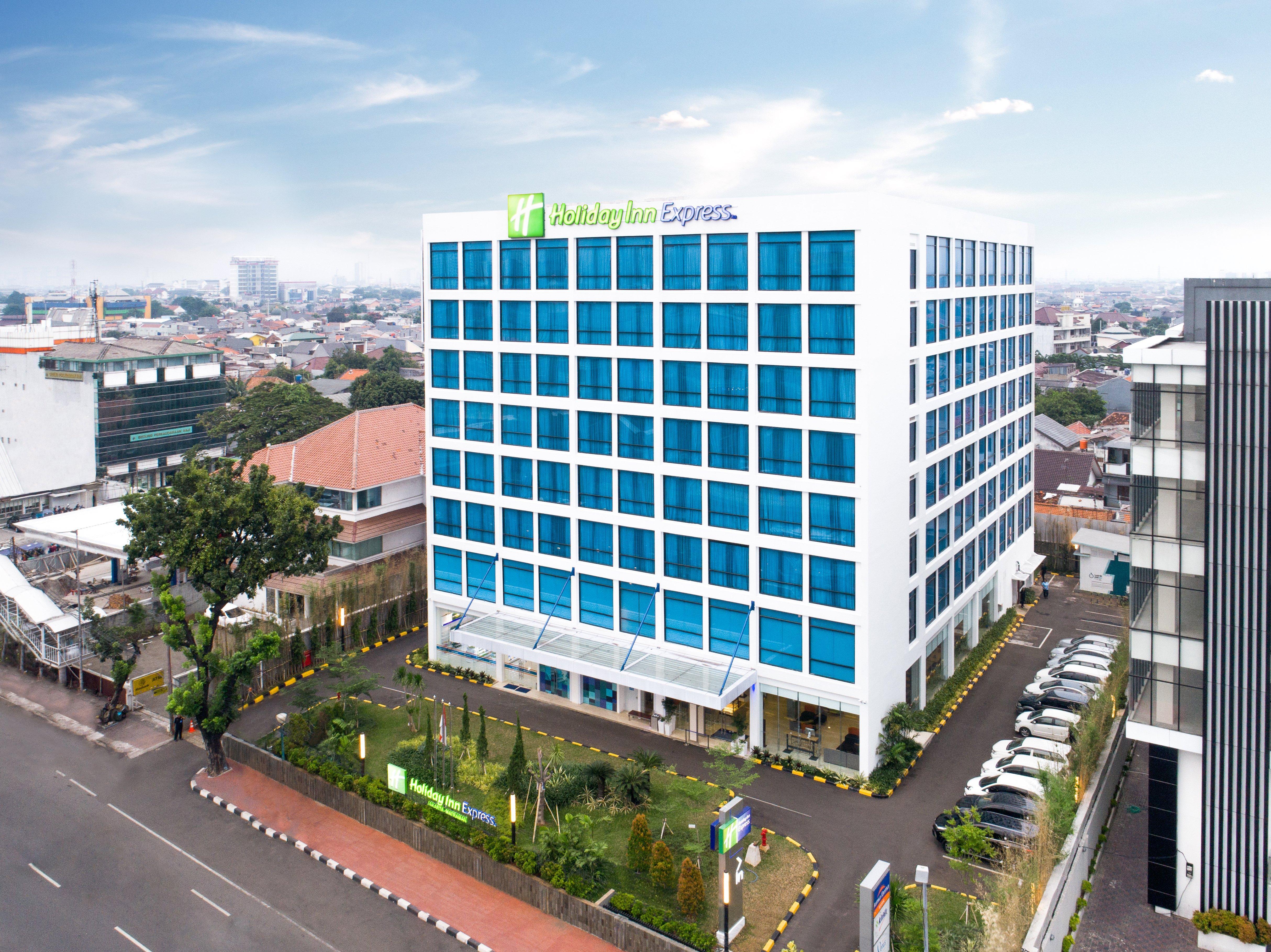 Holiday Inn Express Jakarta Matraman By Ihg Exterior foto