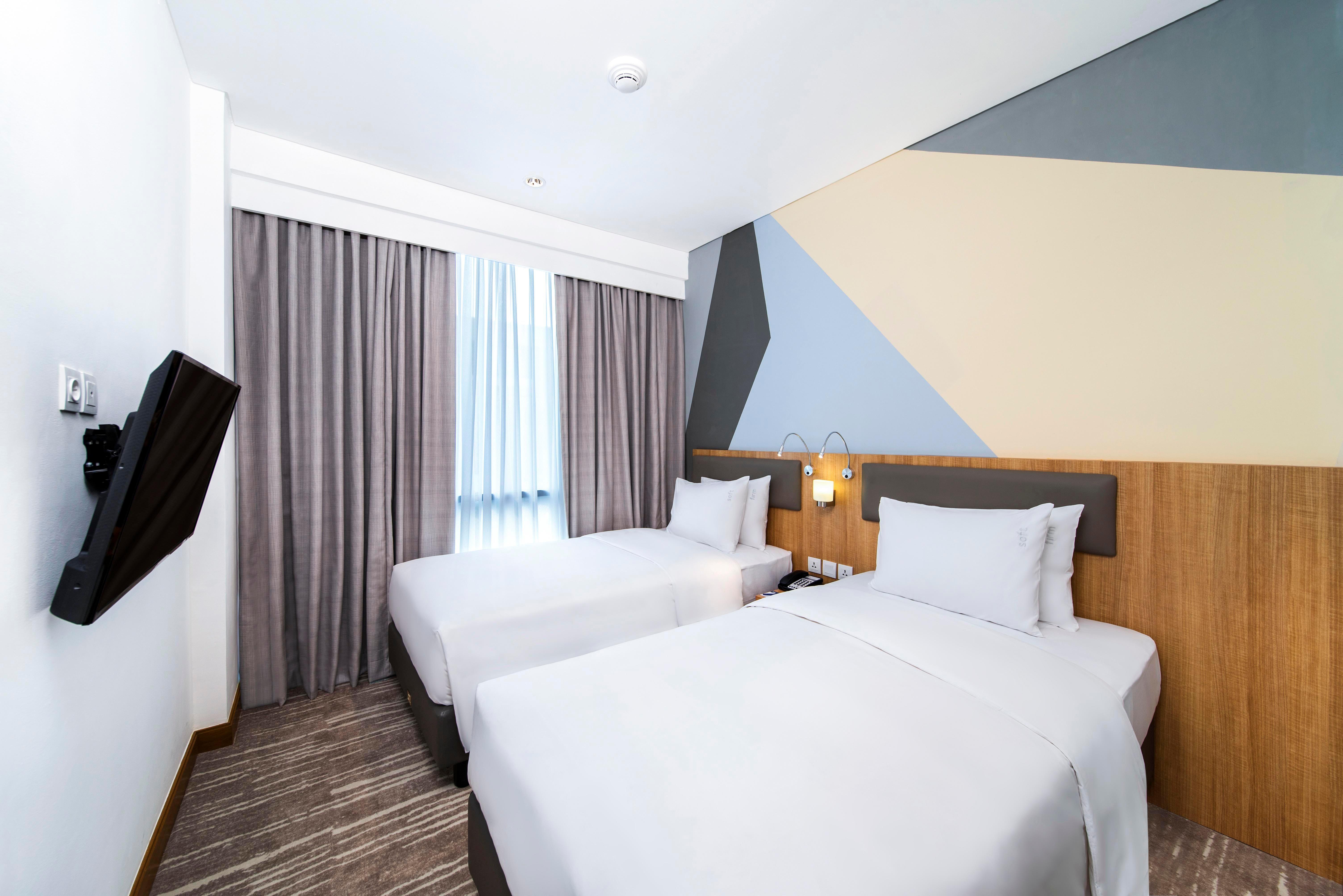 Holiday Inn Express Jakarta Matraman By Ihg Exterior foto