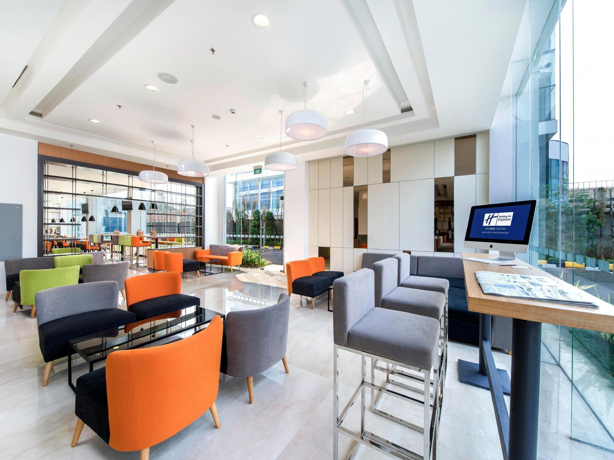 Holiday Inn Express Jakarta Matraman By Ihg Exterior foto
