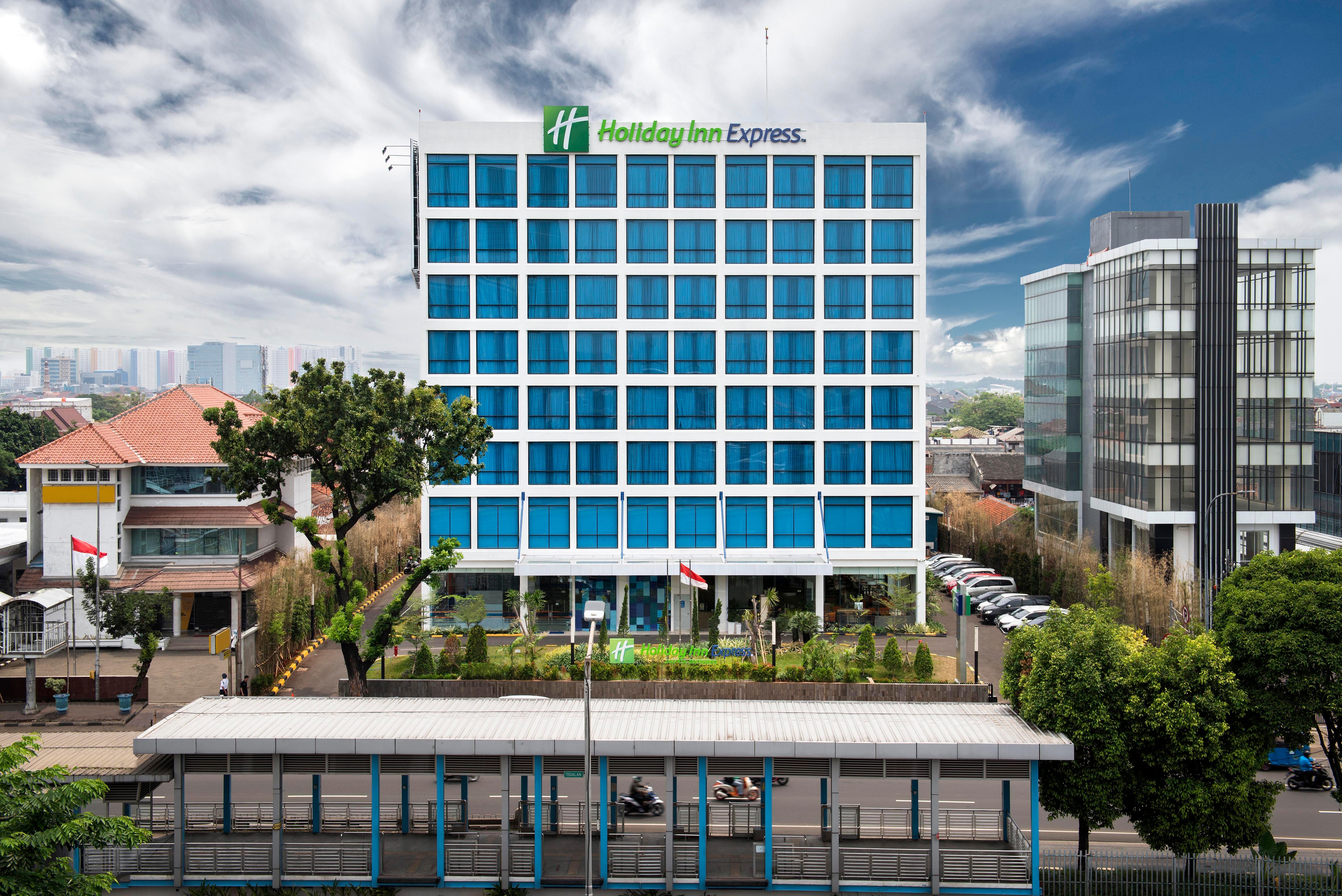 Holiday Inn Express Jakarta Matraman By Ihg Exterior foto