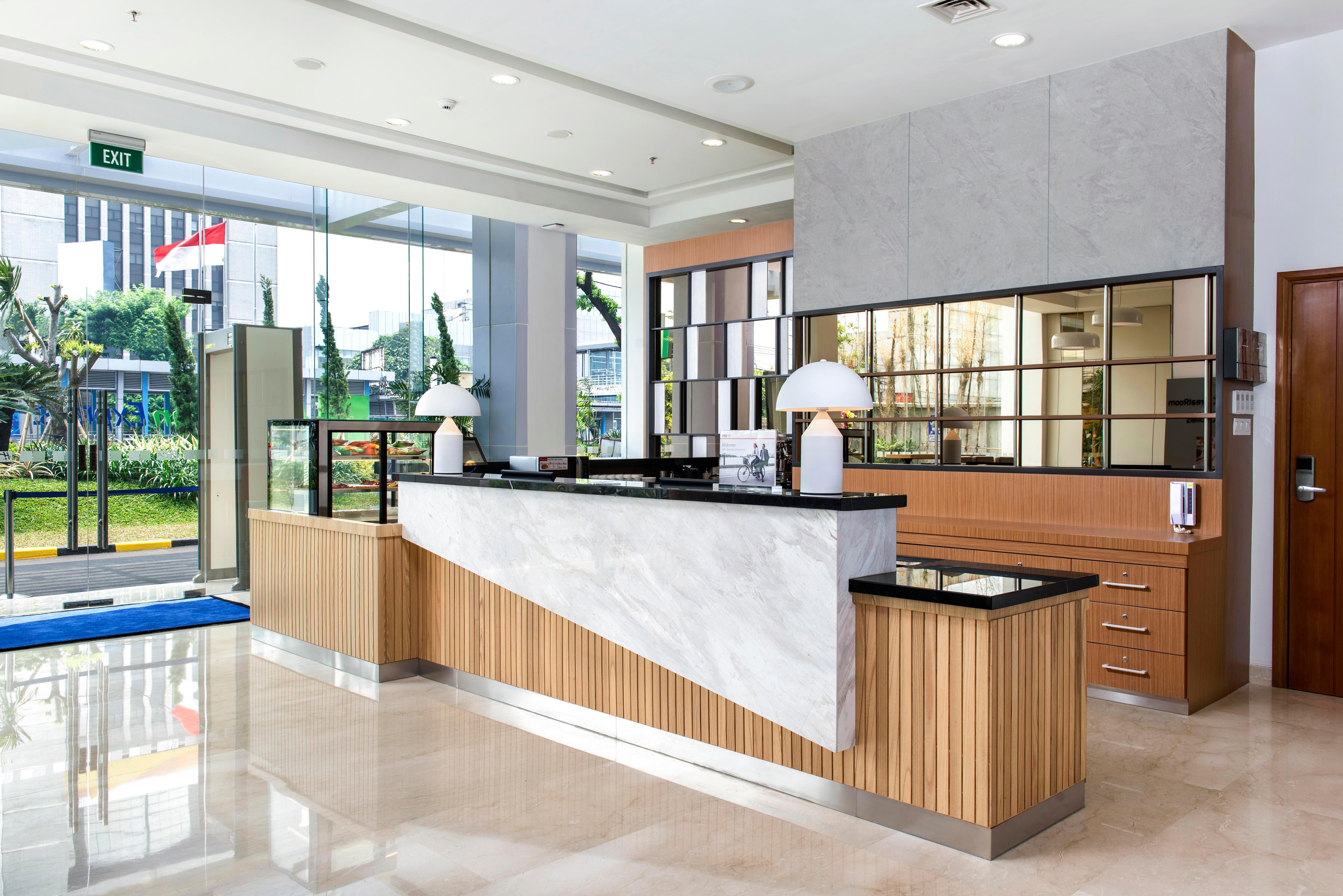 Holiday Inn Express Jakarta Matraman By Ihg Exterior foto