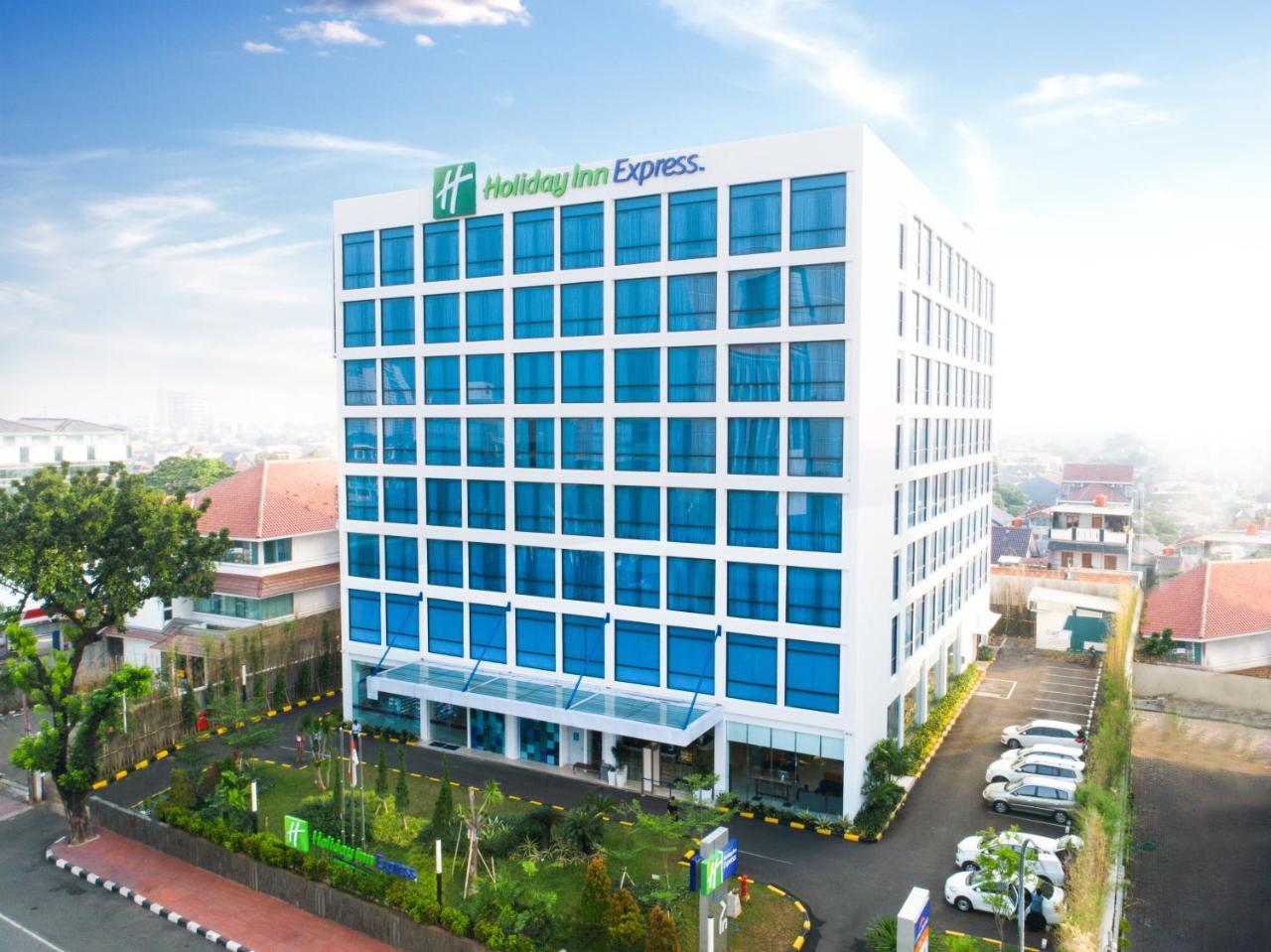 Holiday Inn Express Jakarta Matraman By Ihg Exterior foto