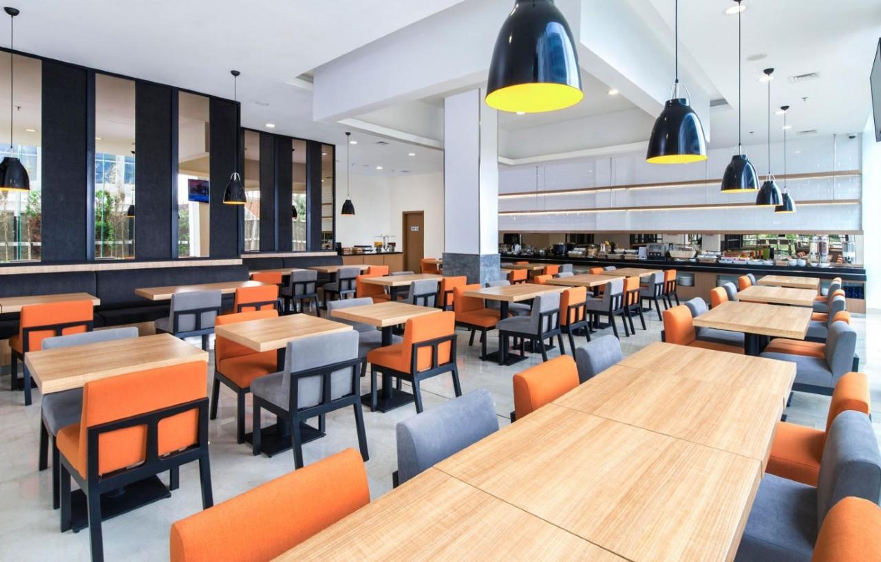 Holiday Inn Express Jakarta Matraman By Ihg Exterior foto